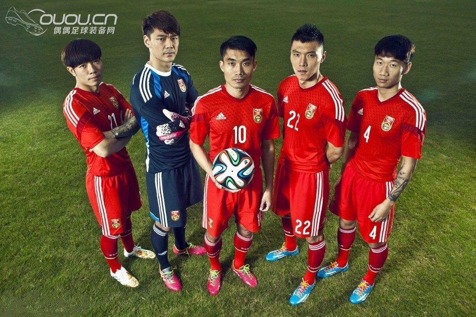 二月的最后一天,国足发布了新球衣