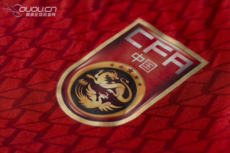 二月的最后一天,国足发布了新球衣