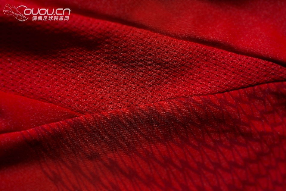 二月的最后一天,国足发布了新球衣