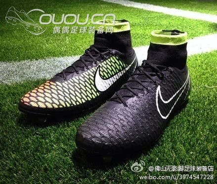 {被钉鞋踩到了怎办}今夜眼光聚焦都在NIKE magista。獨特的外表與材料,甚至讓我們認識到原來編織而成的布鞋