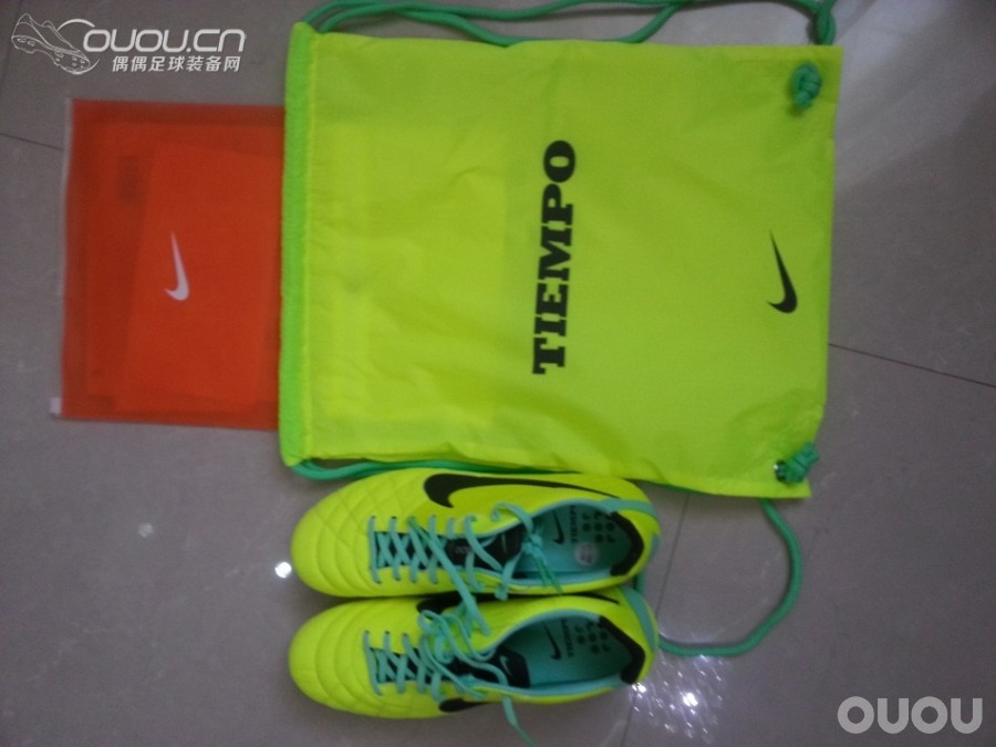 之前在耐克官网上购入的TIEMPO LEGEND IV FG