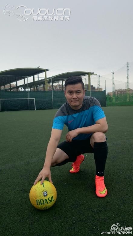 应该是第一位穿上新款刺客的中国人