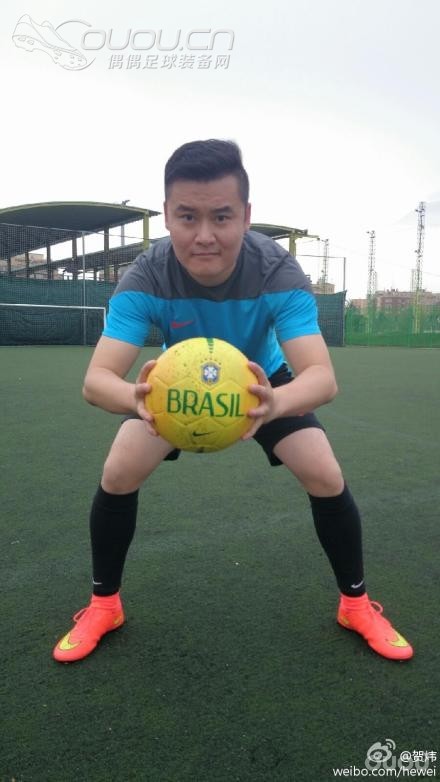 应该是第一位穿上新款刺客的中国人