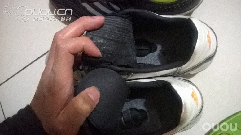 adidas hg 的鞋底内部左右脚居然不一样