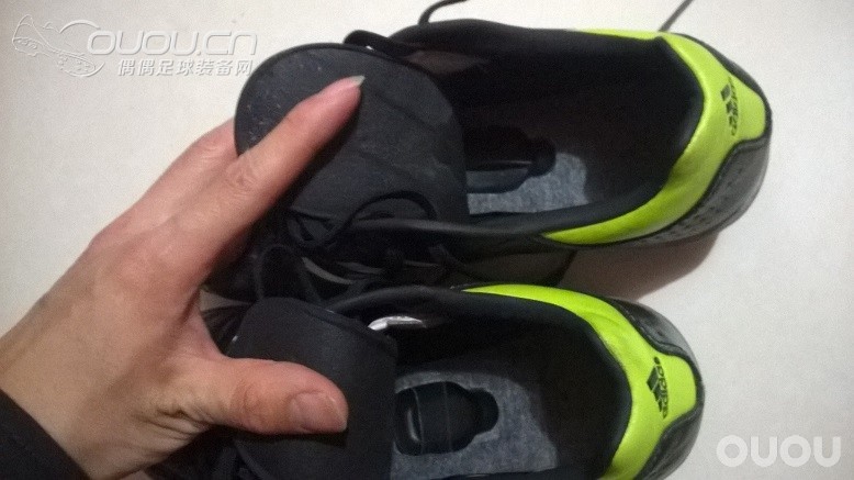 adidas hg 的鞋底内部左右脚居然不一样