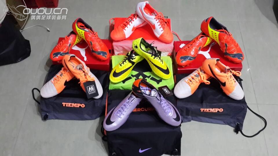 2014年首次出手…NIKE刺客紀念版,傳奇5紅…附加朋友的鞋…