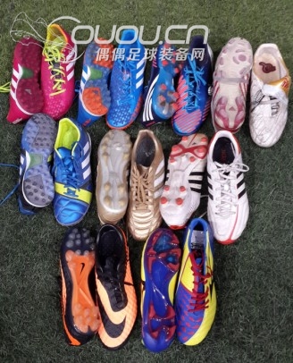 我踢球最爱的号码就是9 现在我集齐了9双鞋 做个纪念