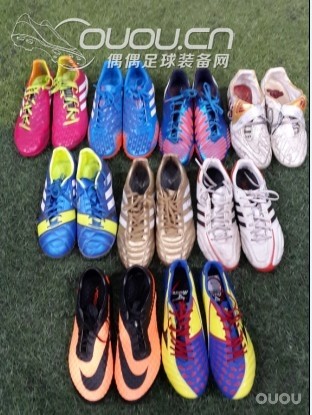 我踢球最爱的号码就是9 现在我集齐了9双鞋 做个纪念