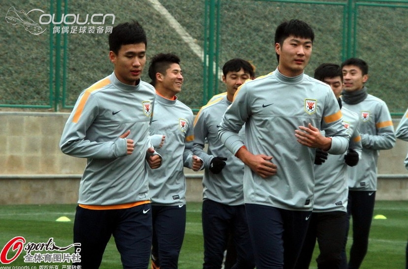 中超鲨鱼皮13年与14年对比图