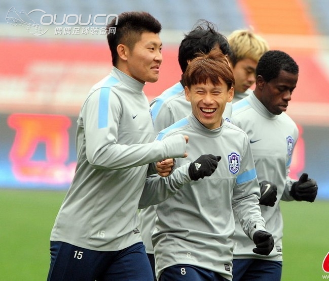 中超鲨鱼皮13年与14年对比图