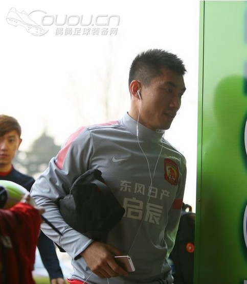 中超鲨鱼皮13年与14年对比图