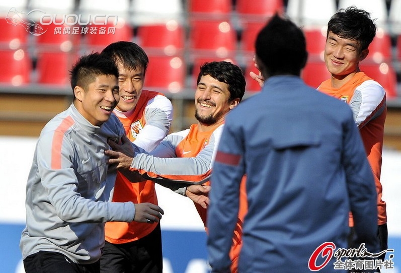 中超鲨鱼皮13年与14年对比图