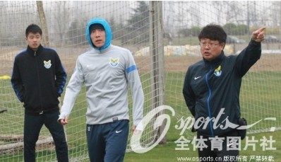 中超鲨鱼皮13年与14年对比图