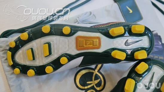 兄弟们帮忙鉴定下这款传奇属于哪个系列第几代?