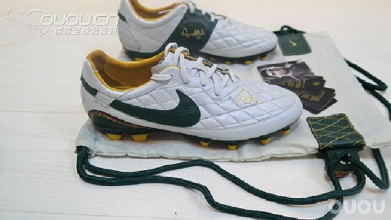 兄弟们帮忙鉴定下这款传奇属于哪个系列第几代?