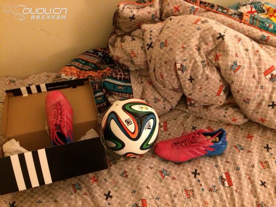 求懂鞋帝看看这是什么鞋?