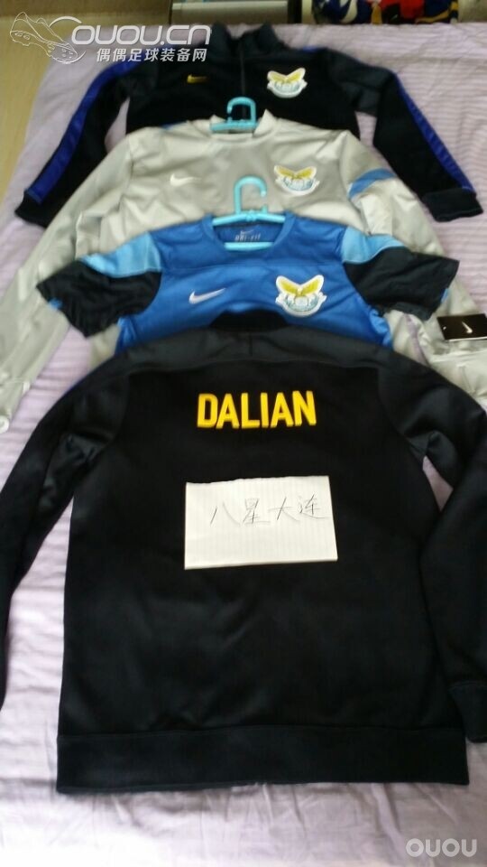 新赛季 大连队 装备 都是不市售的球员版哦 稀有全网首发