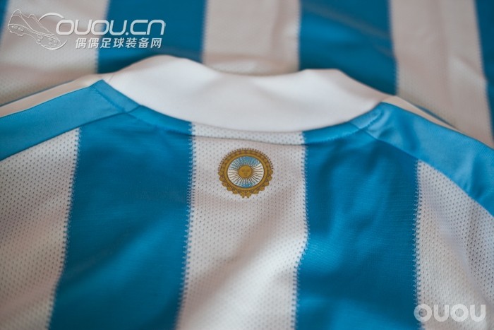 1011年阿根廷更衣室球员版 长袖球衣一件 还是这个阿达的模板!~
