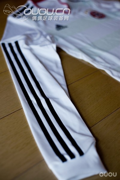 11-12赛季?拜仁球员版长袖 配套短裤难找啊~大家随便看看