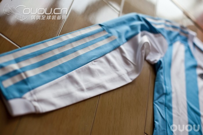 1011年阿根廷更衣室球员版 长袖球衣一件 还是这个阿达的模板!~