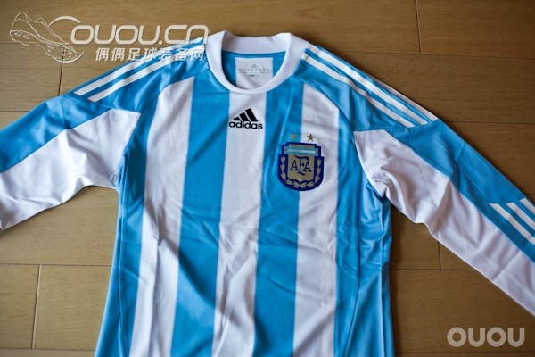 1011年阿根廷更衣室球员版 长袖球衣一件 还是这个阿达的模板!~