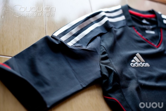 阿达最后的利物浦一套 球员版 这个坛子里应该很多很多了 呵呵