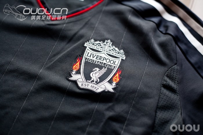 阿达最后的利物浦一套 球员版 这个坛子里应该很多很多了 呵呵