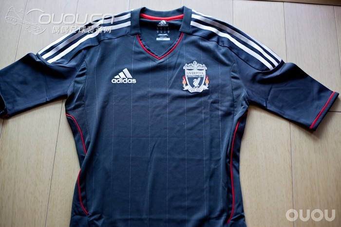 阿达最后的利物浦一套 球员版 这个坛子里应该很多很多了 呵呵