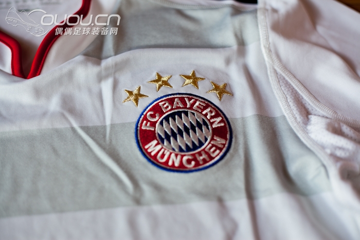 11-12赛季?拜仁球员版长袖 配套短裤难找啊~大家随便看看