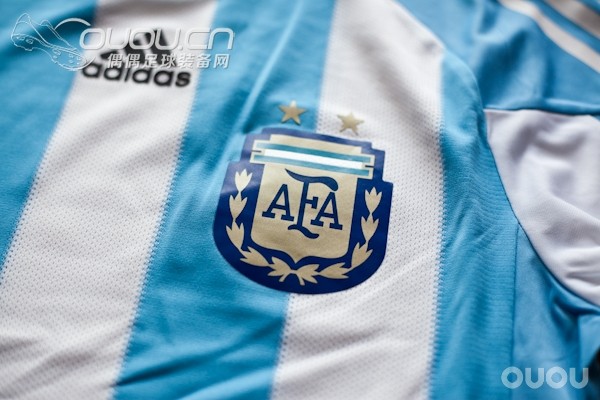 1011年阿根廷更衣室球员版 长袖球衣一件 还是这个阿达的模板!~