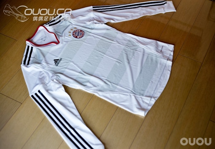 11-12赛季?拜仁球员版长袖 配套短裤难找啊~大家随便看看