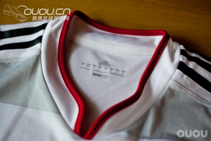 11-12赛季?拜仁球员版长袖 配套短裤难找啊~大家随便看看