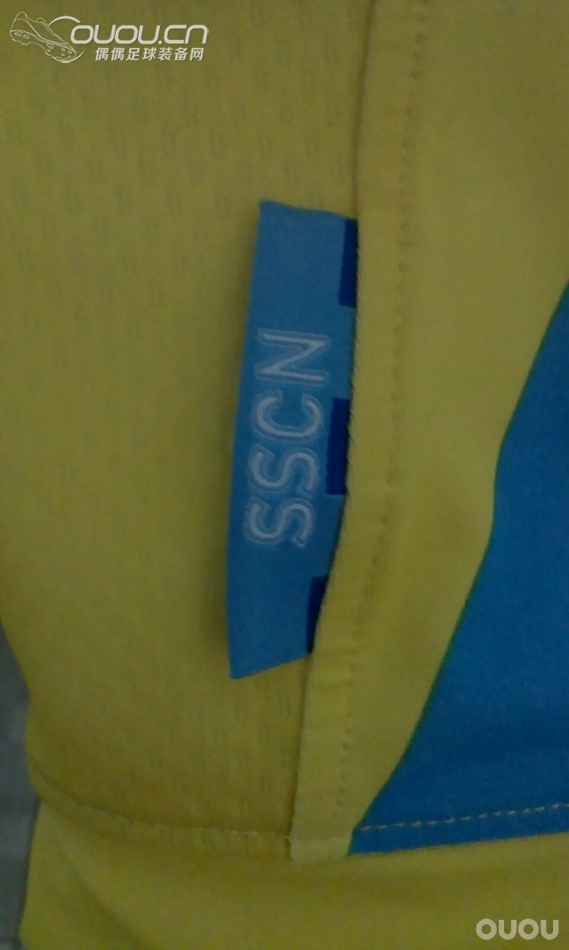 这是错版…还是泰版…附女友上身图…原来是欧冠版本…