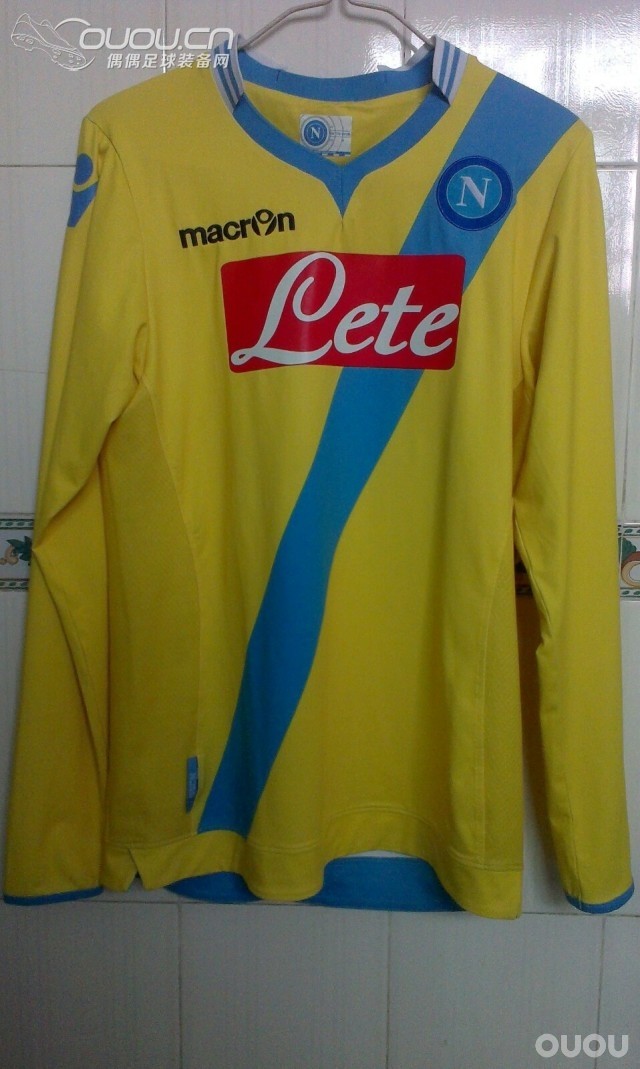 这是错版…还是泰版…附女友上身图…原来是欧冠版本…