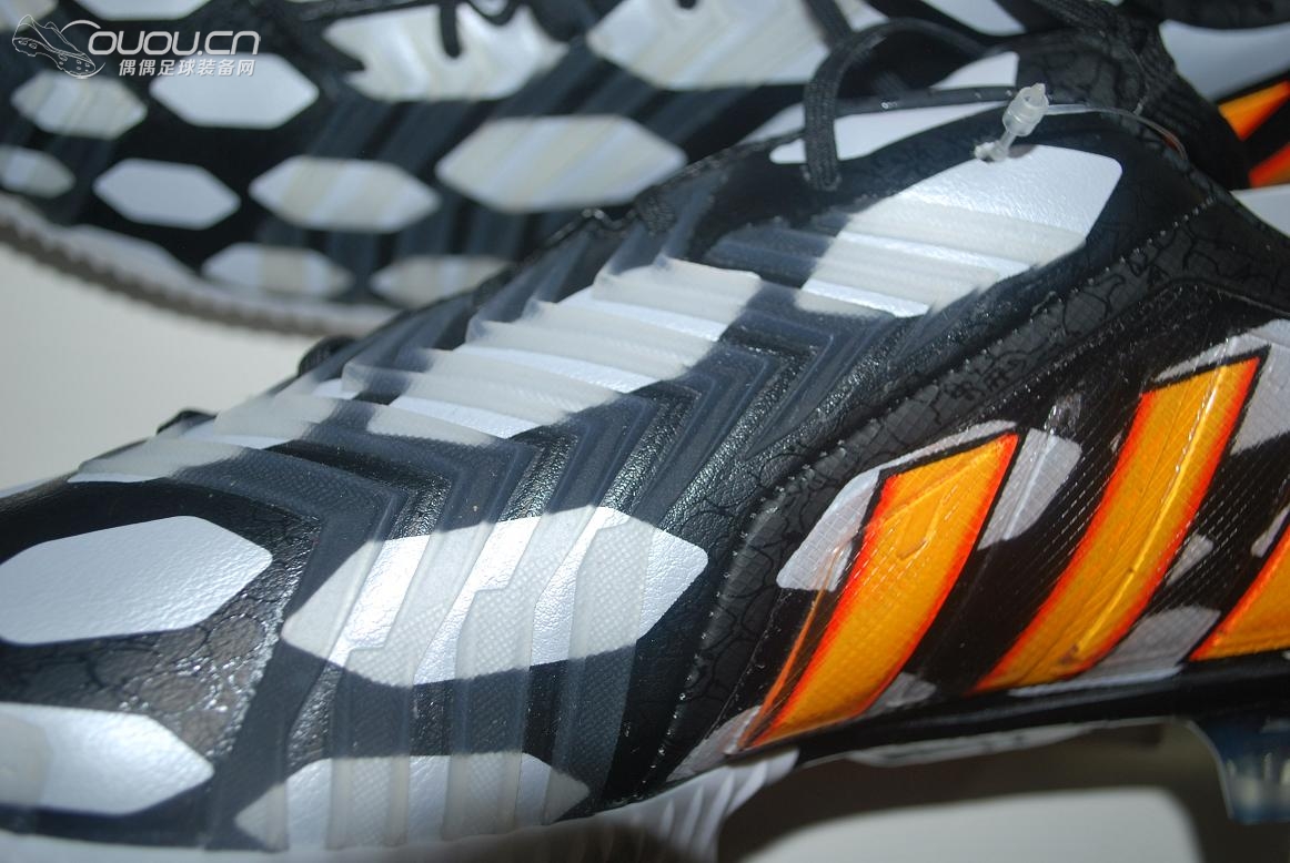 我的世界杯大奶牛HG猎鹰开箱照,密集恐惧症者慎入~顺便秀下我的鞋子们。球踢得不好,但是鞋必须给力~