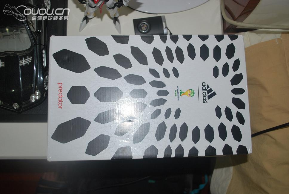 我的世界杯大奶牛HG猎鹰开箱照,密集恐惧症者慎入~顺便秀下我的鞋子们。球踢得不好,但是鞋必须给力~