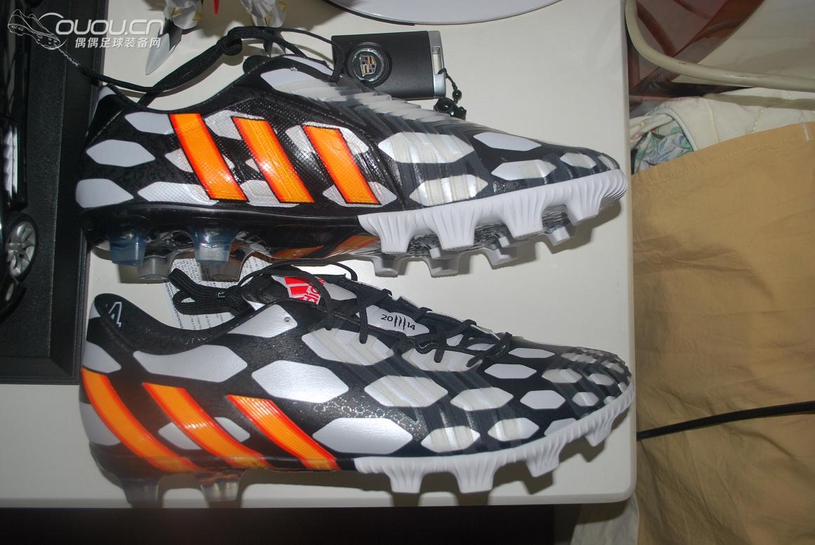 我的世界杯大奶牛HG猎鹰开箱照,密集恐惧症者慎入~顺便秀下我的鞋子们。球踢得不好,但是鞋必须给力~