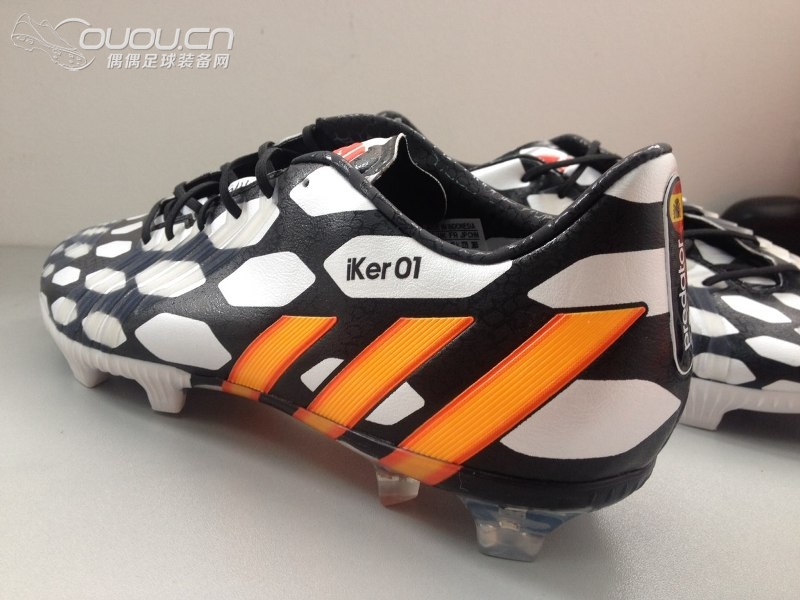 世界杯配色 奶牛猎鹰13 球鞋ID