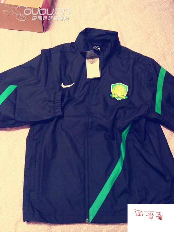 北京国安精英训练外套 求鉴定