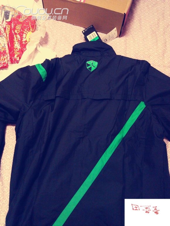 北京国安精英训练外套 求鉴定