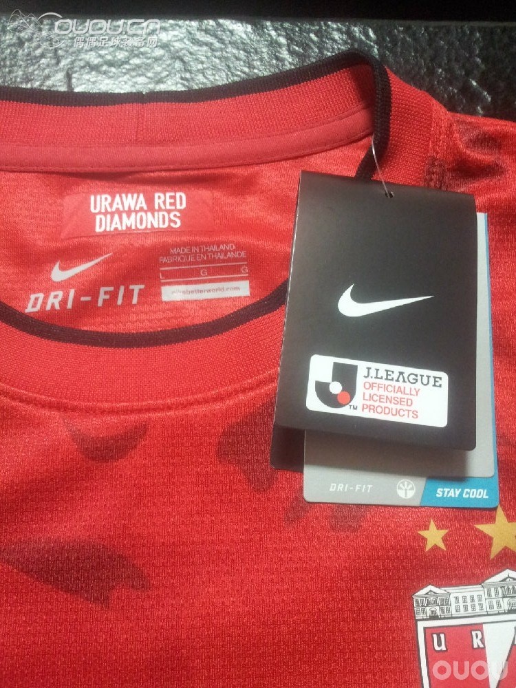 新入的浦和红钻球衣