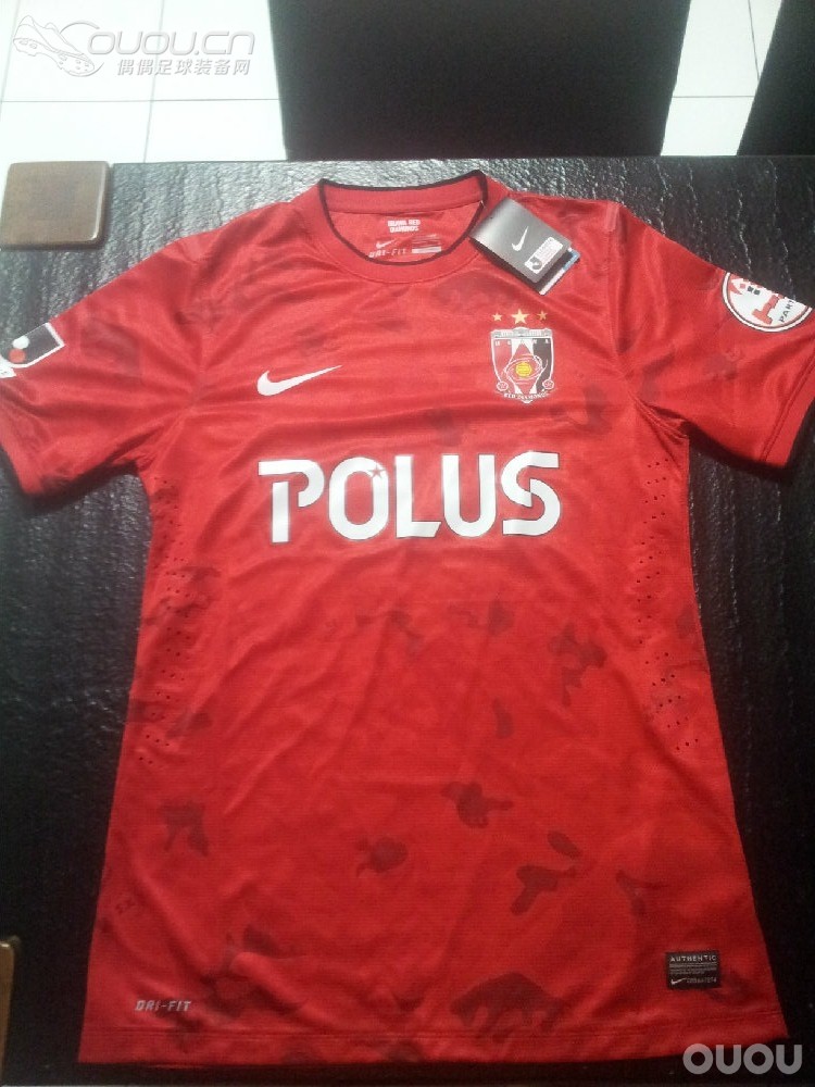 新入的浦和红钻球衣