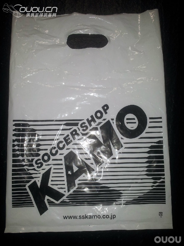 新入的浦和红钻球衣