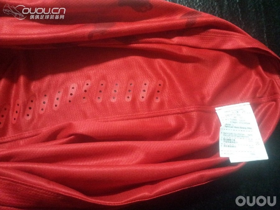 新入的浦和红钻球衣