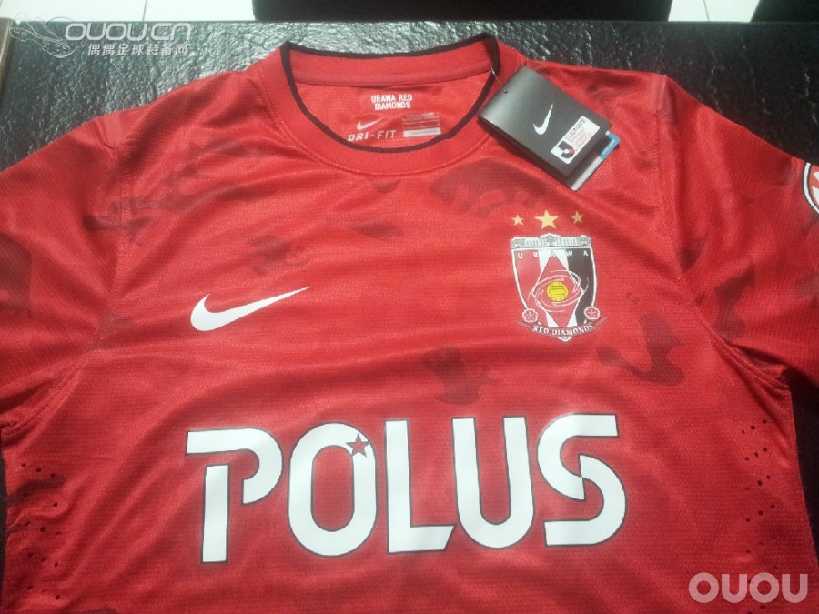 新入的浦和红钻球衣