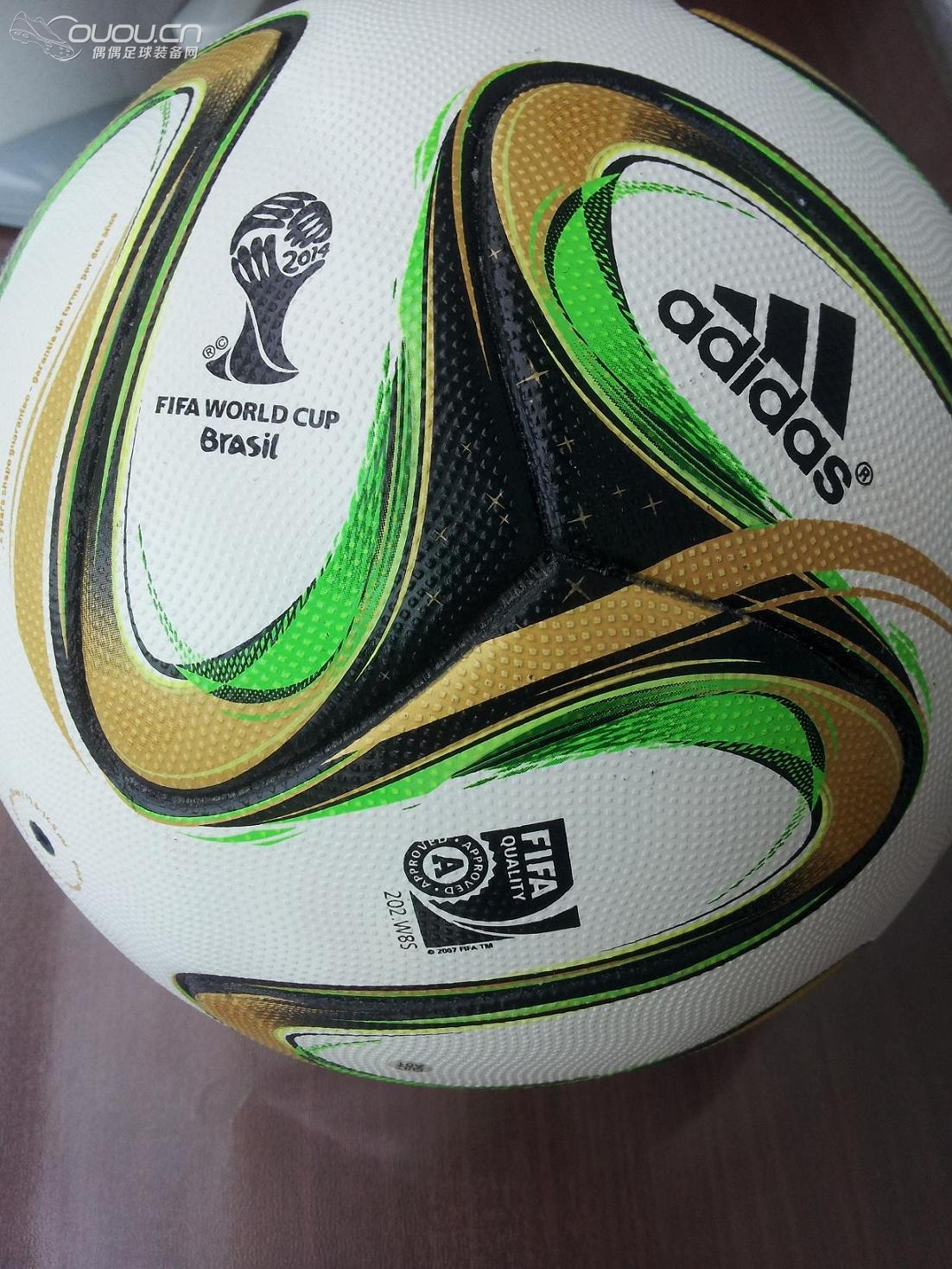 求鉴定G84000世界杯决赛用球。