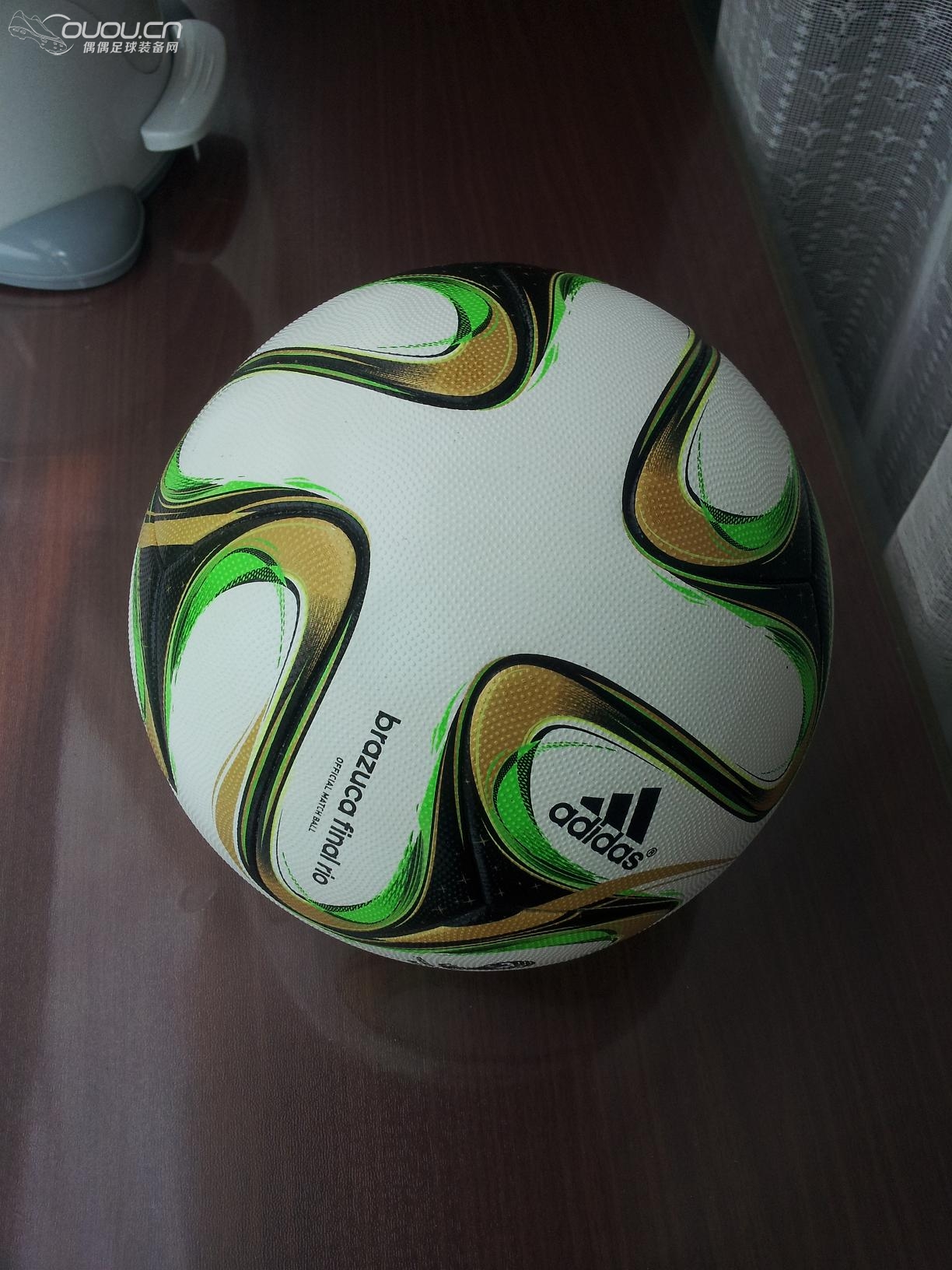 求鉴定G84000世界杯决赛用球。
