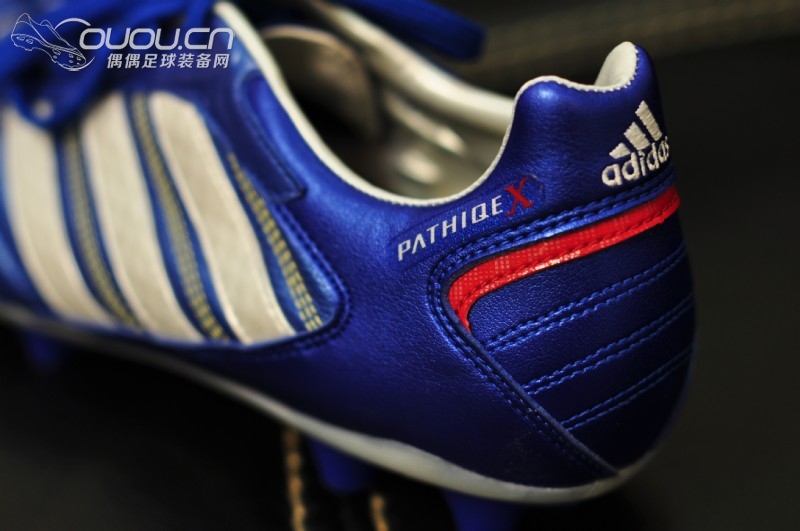 法兰西边路老将无缘世界杯最后一战,赛后海边度假家人陪同散心,外加无聊自拍pathiqe X top series留念。