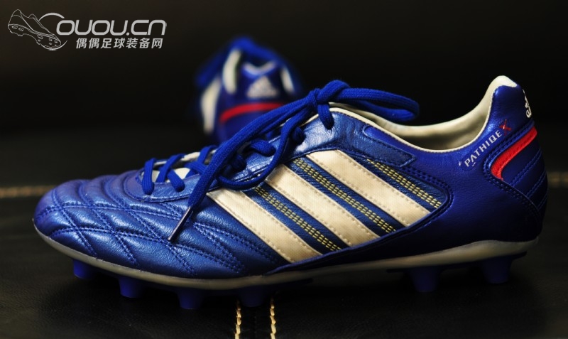 法兰西边路老将无缘世界杯最后一战,赛后海边度假家人陪同散心,外加无聊自拍pathiqe X top series留念。