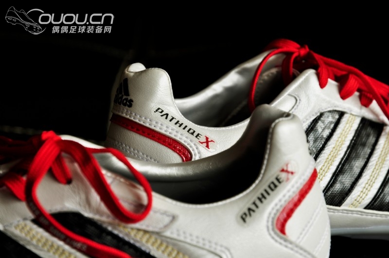 法兰西边路老将无缘世界杯最后一战,赛后海边度假家人陪同散心,外加无聊自拍pathiqe X top series留念。